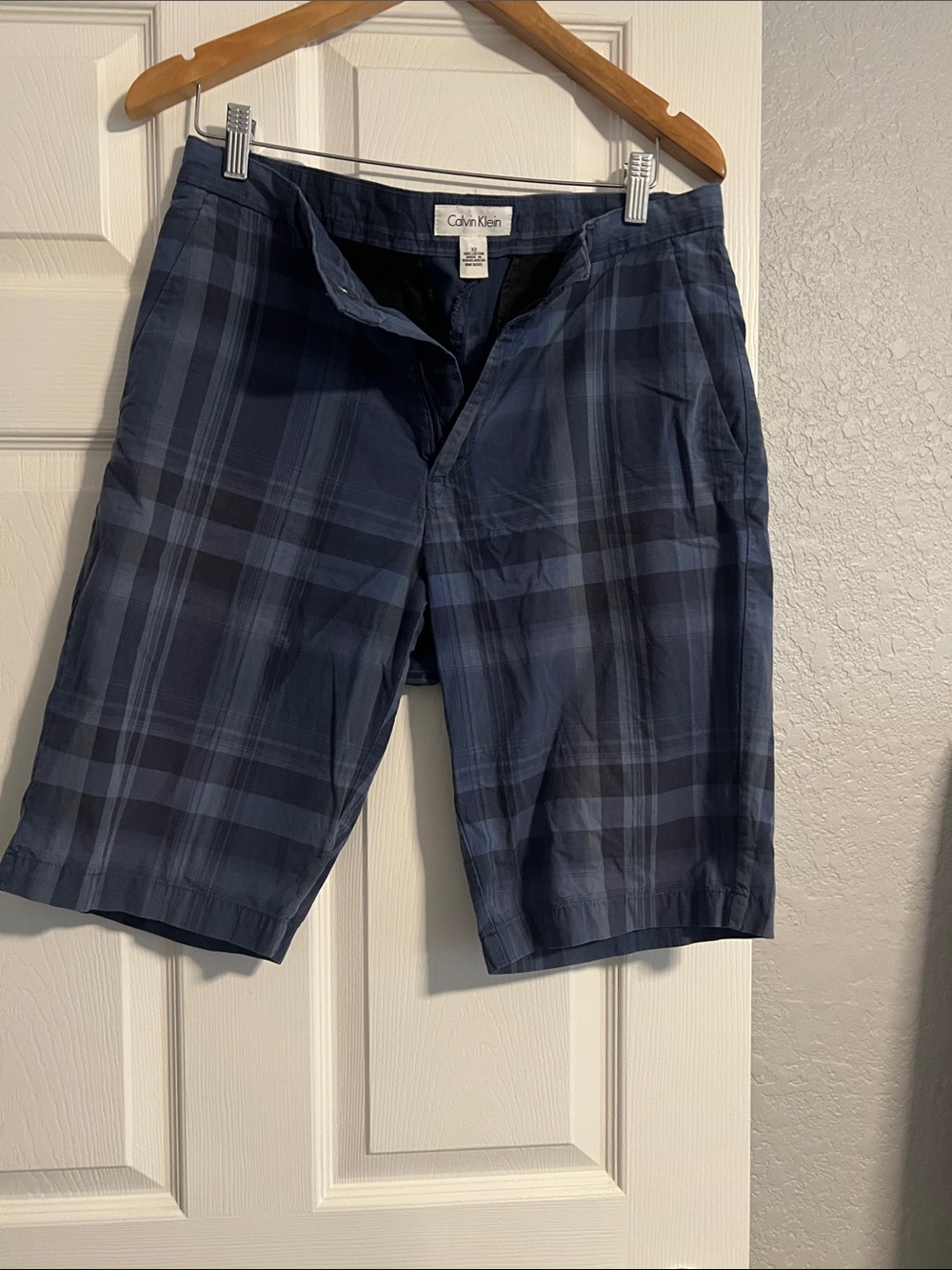 Calvin Klein Men's Blue Plaid Flat Front Shorts